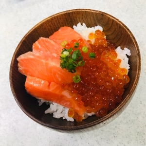 サーモンといくらの親子丼